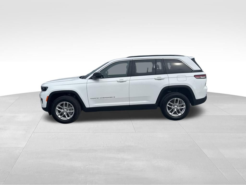 Used 2025 Jeep Grand Cherokee Laredo X image 2