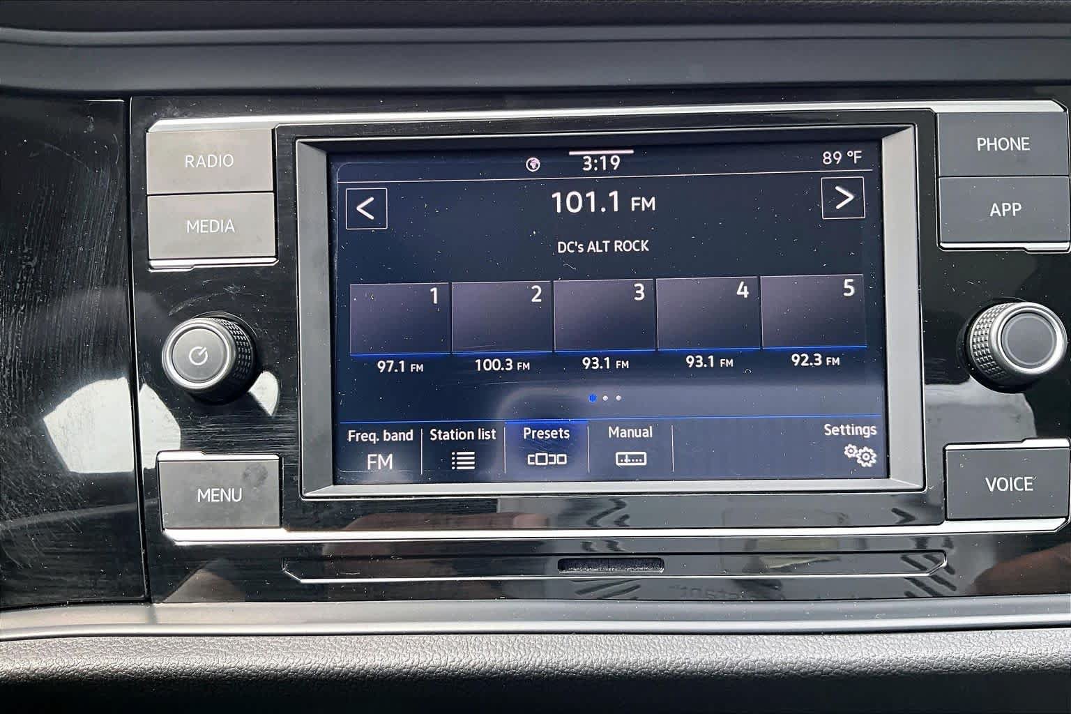 Used 2023 Volkswagen Jetta SE FWD image 34