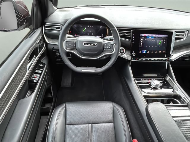 Used 2022 Jeep Wagoneer Series III RWD image 15