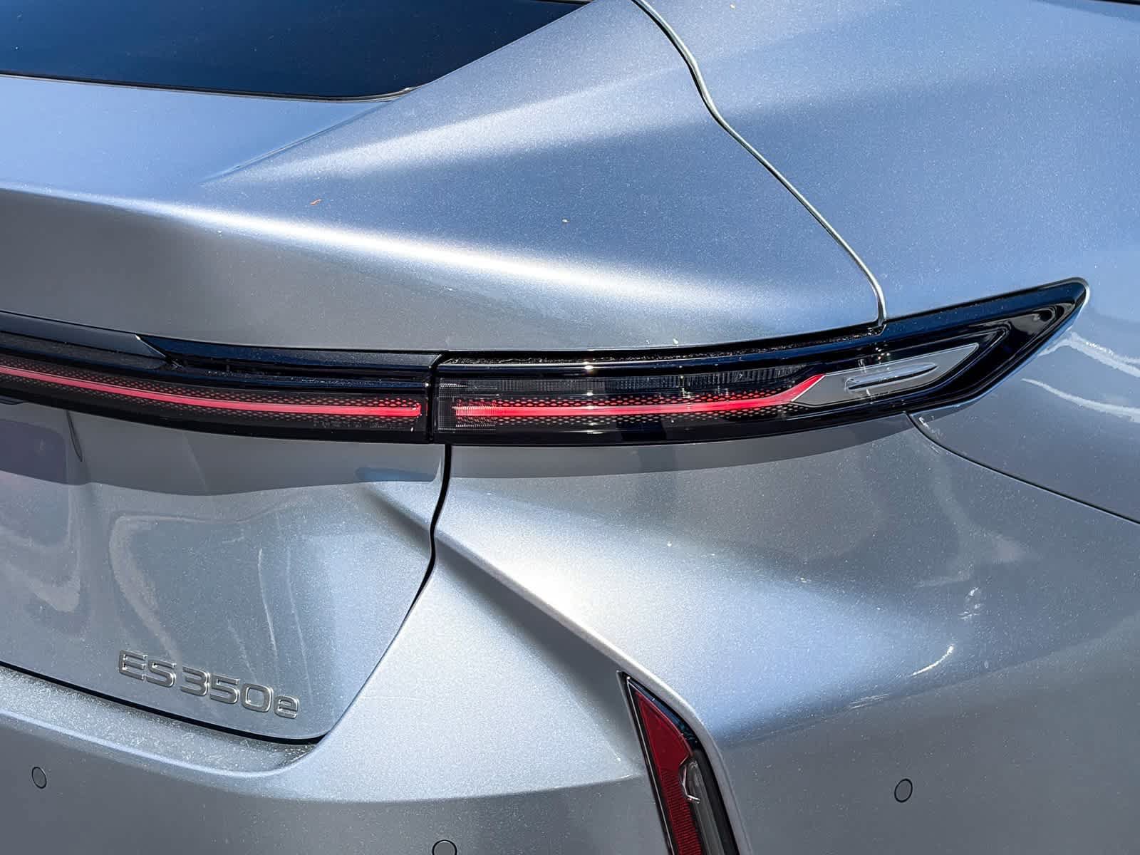 New 2026 Lexus ES 350e FWD image 8