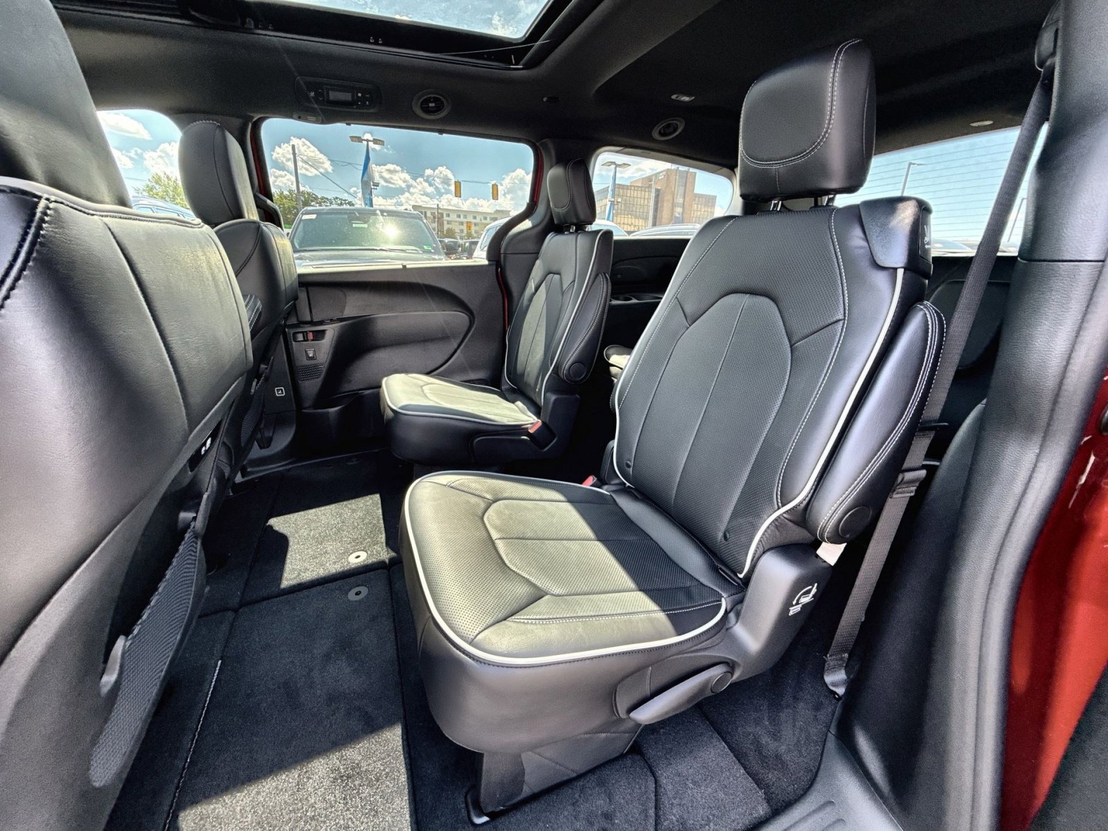 New 2026 Chrysler Pacifica Limited w/ S Appearance Package image 25