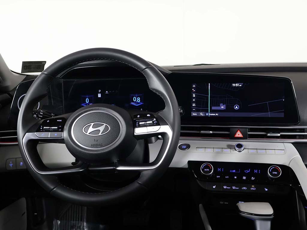 Certified 2025 Hyundai Elantra Limited image 34