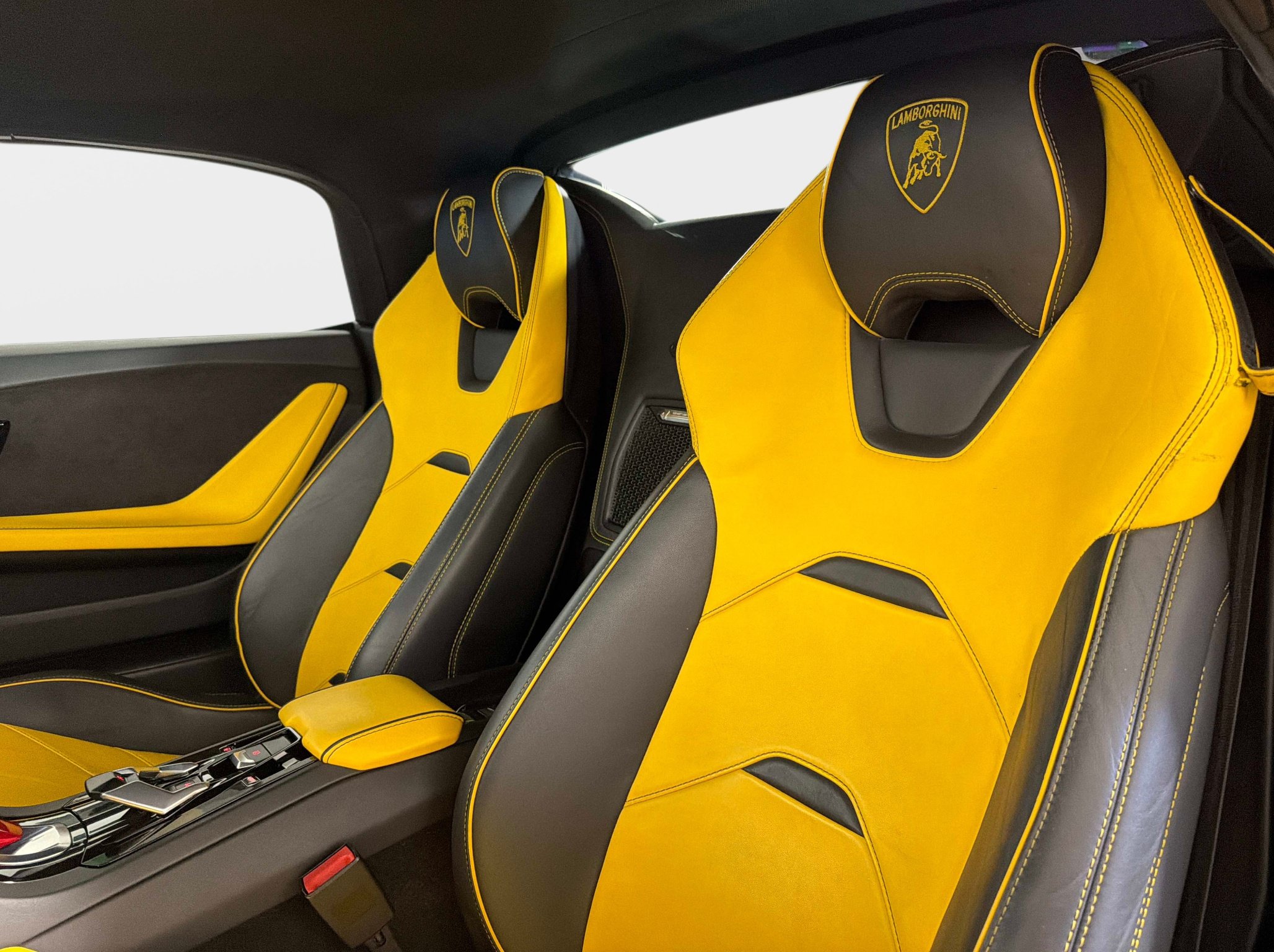 Used 2023 Lamborghini Huracan EVO RWD image 30