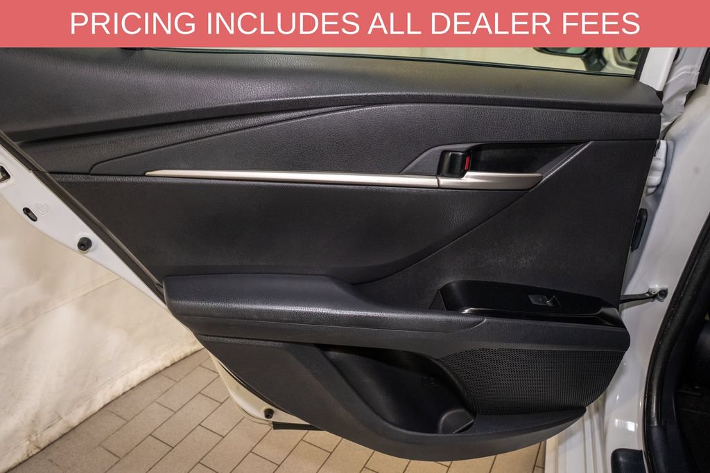 Used 2025 Toyota Camry SE FWD image 9