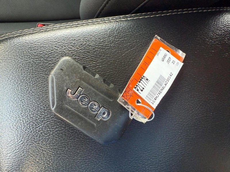 Used 2020 Jeep Wrangler Unlimited Sahara image 31