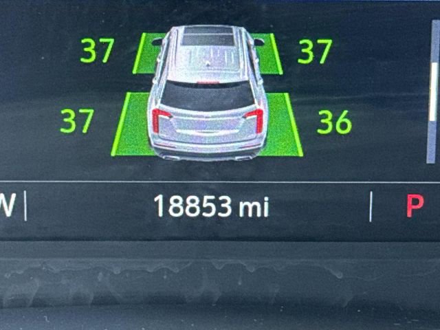 Used 2025 Cadillac XT6 Luxury image 30