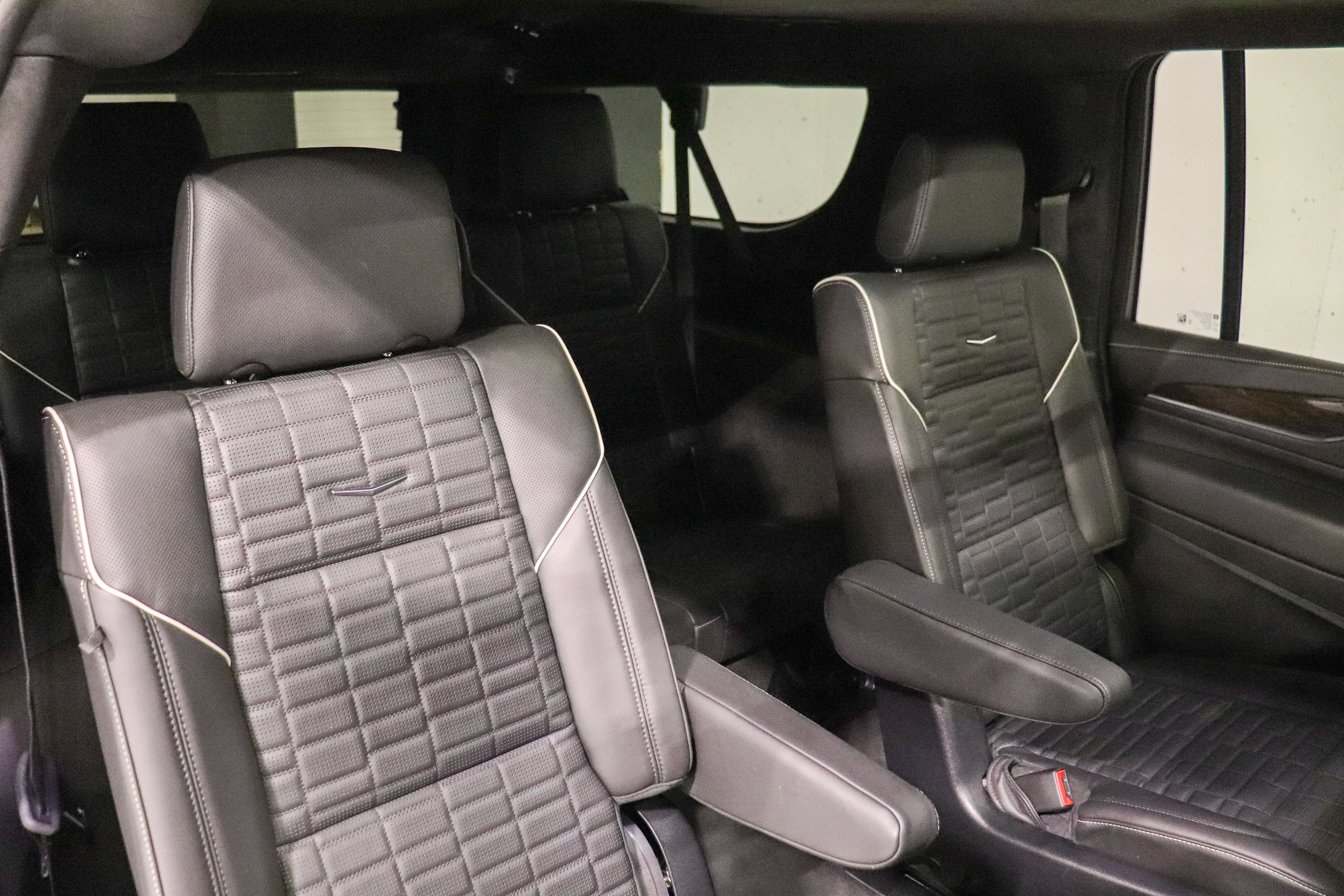 Used 2023 Cadillac Escalade ESV Sport Platinum w/ LPO, ONYX Package image 24