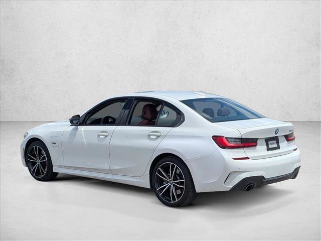 Used 2022 BMW 330e w/ M Sport Package image 7