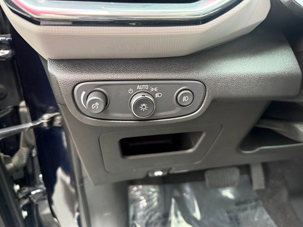 Used 2021 Chevrolet TrailBlazer LT w/ Sun and Liftgate Package image 8