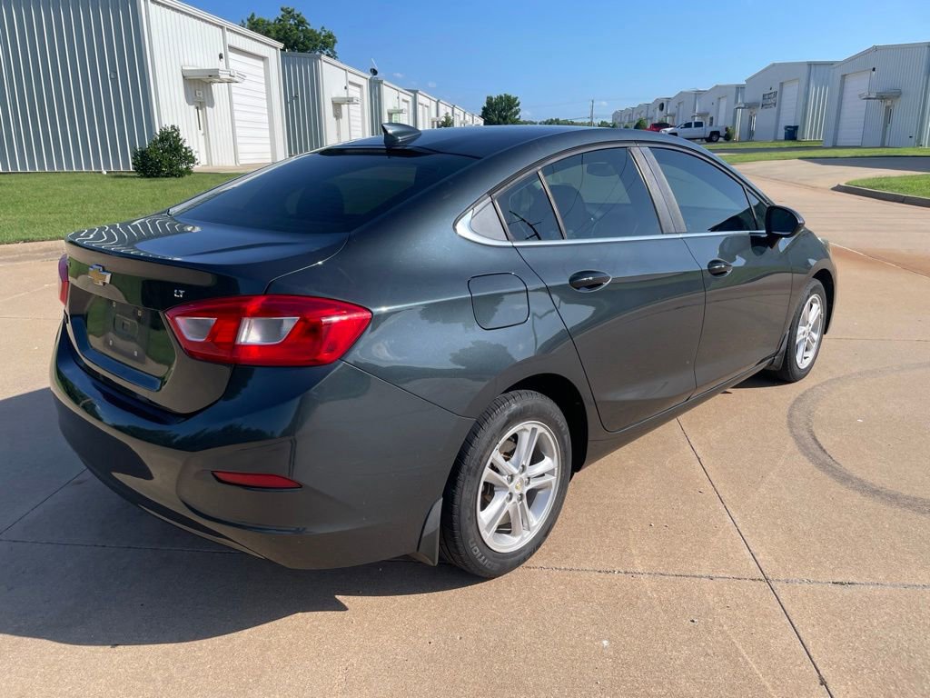 Used 2017 Chevrolet Cruze LT w/ Convenience Package FWD image 5