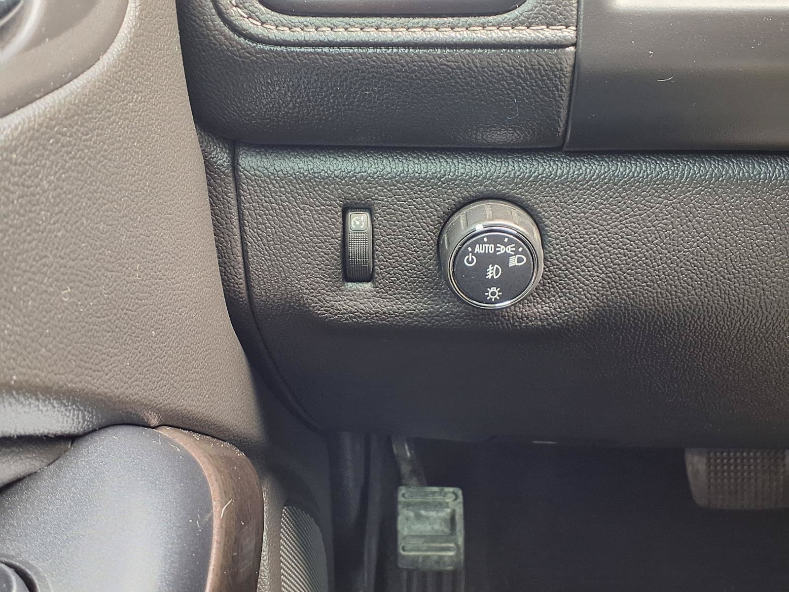 Used 2015 GMC Canyon SLE RWD image 10