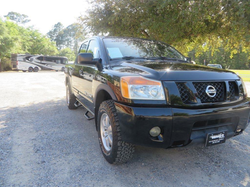 Used 2011 Nissan Titan PRO-4X AWD/4WD image 4