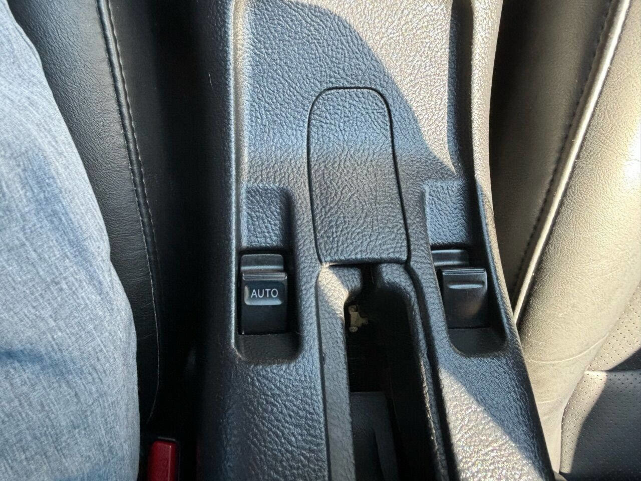 Used 2003 Toyota MR2 image 18