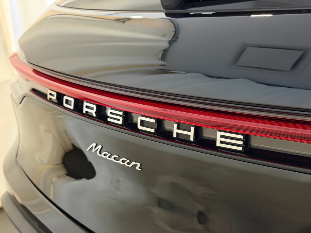 Certified 2026 Porsche Macan AWD/4WD image 25