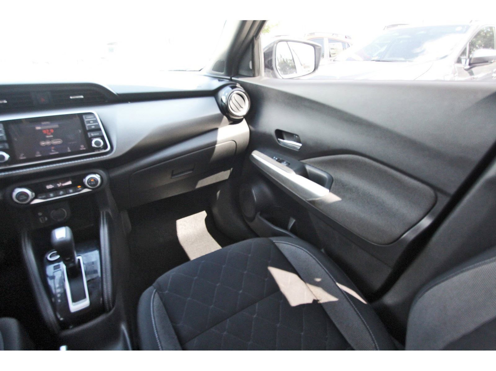 Used 2019 Nissan Kicks SV image 10