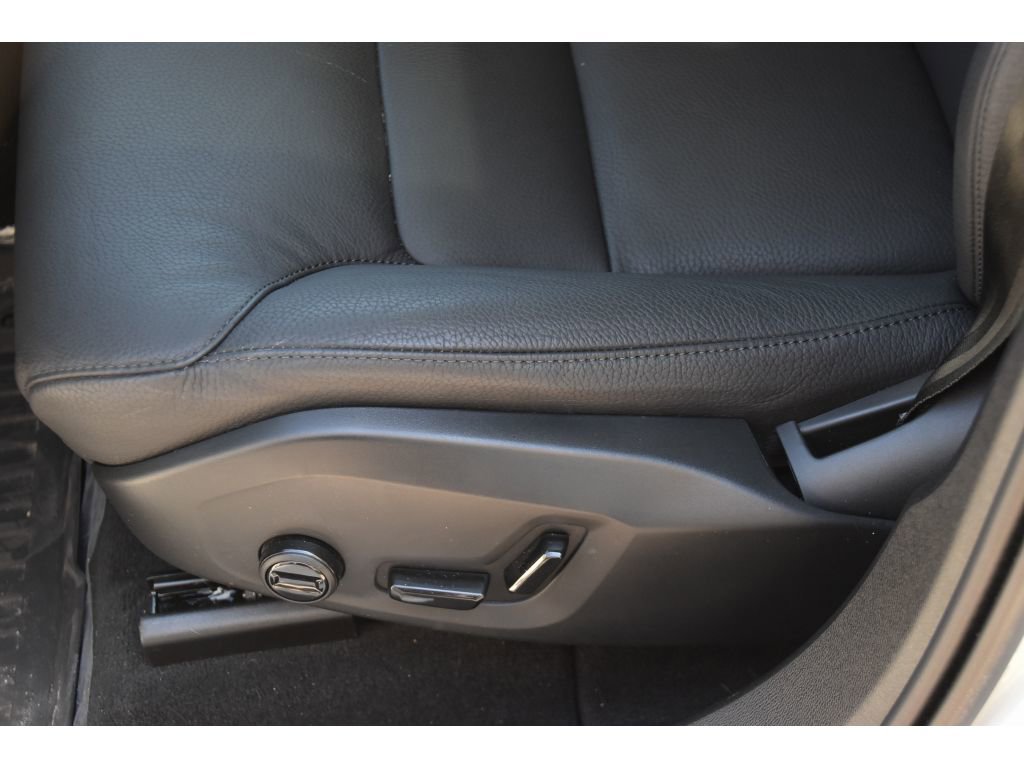 Certified 2025 Volvo XC60 B5 Plus w/ Protection Package Premier image 35