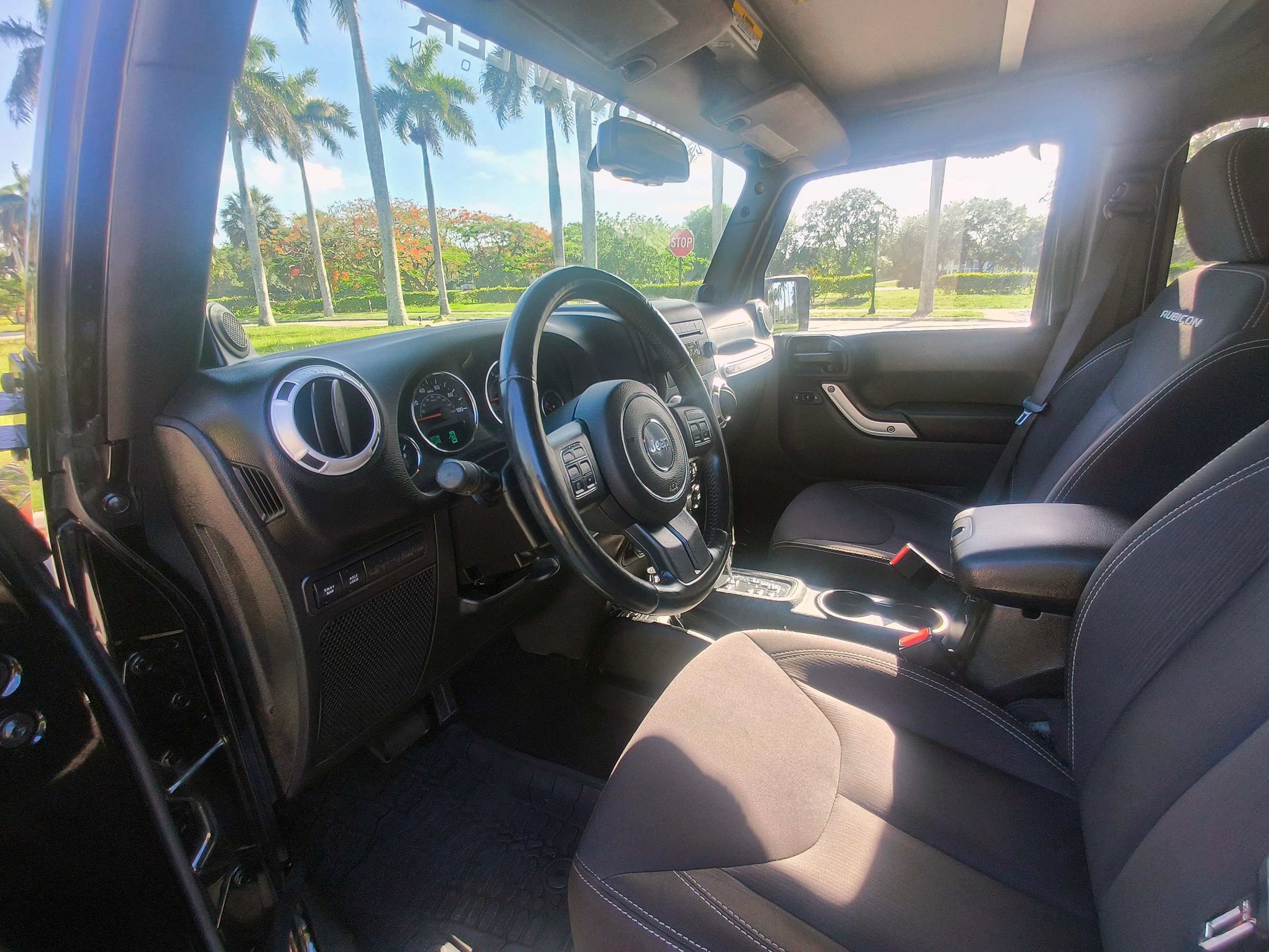 Used 2014 Jeep Wrangler Unlimited Rubicon w/ Connectivity Group AWD/4WD image 9
