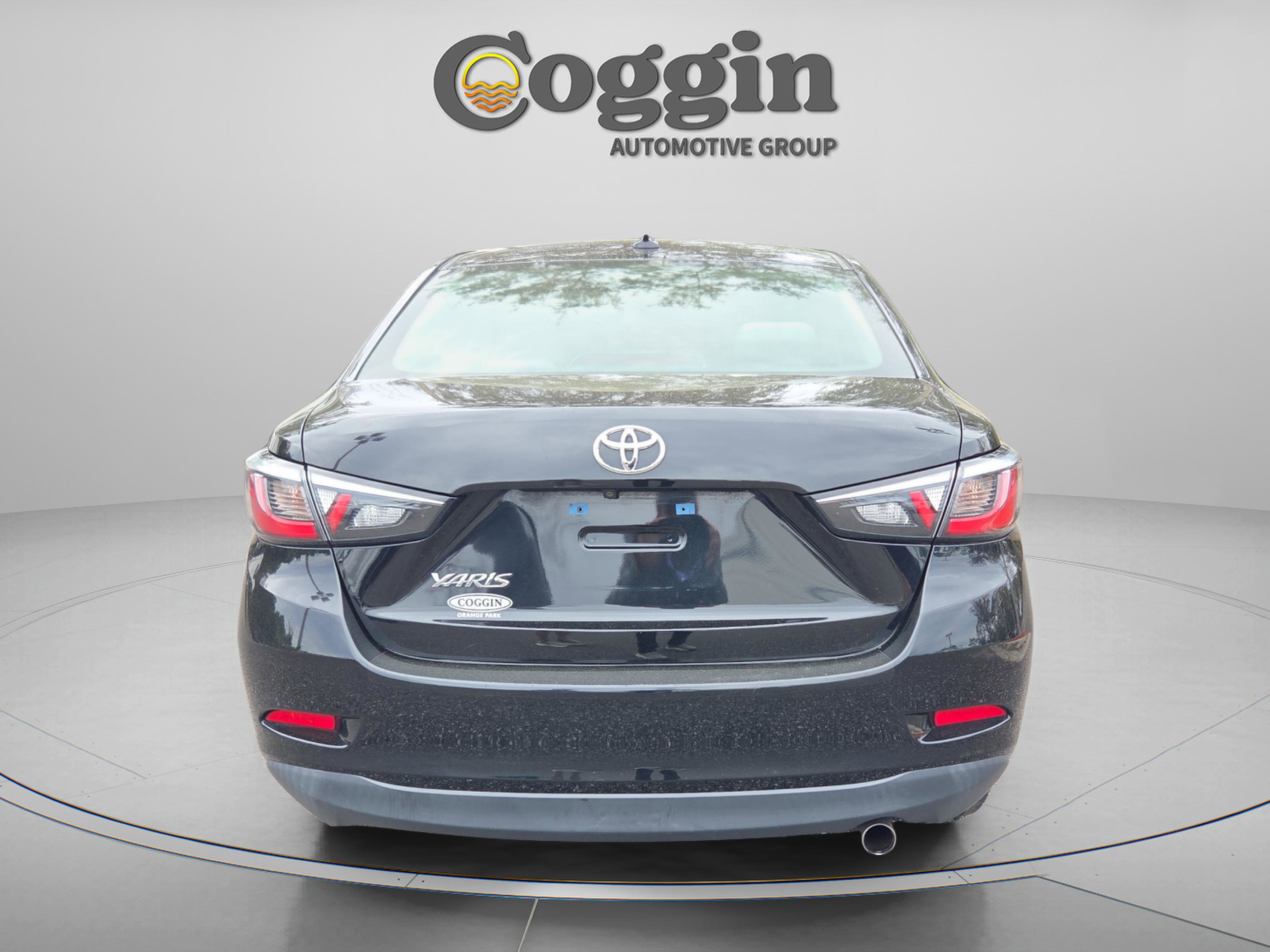 Used 2020 Toyota Yaris L image 5