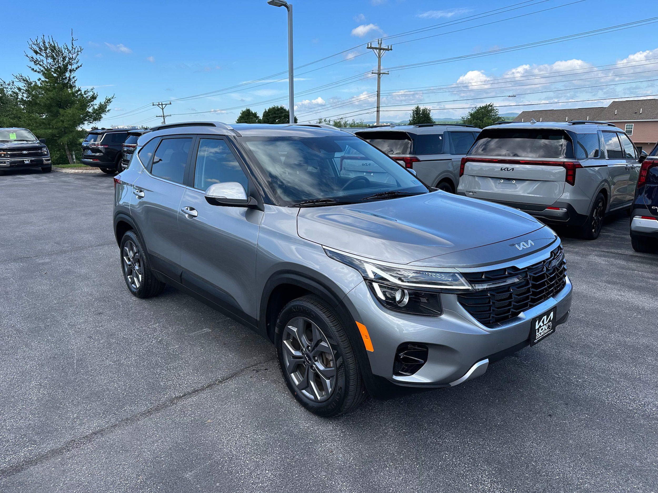 Used 2024 Kia Seltos S AWD/4WD image 3
