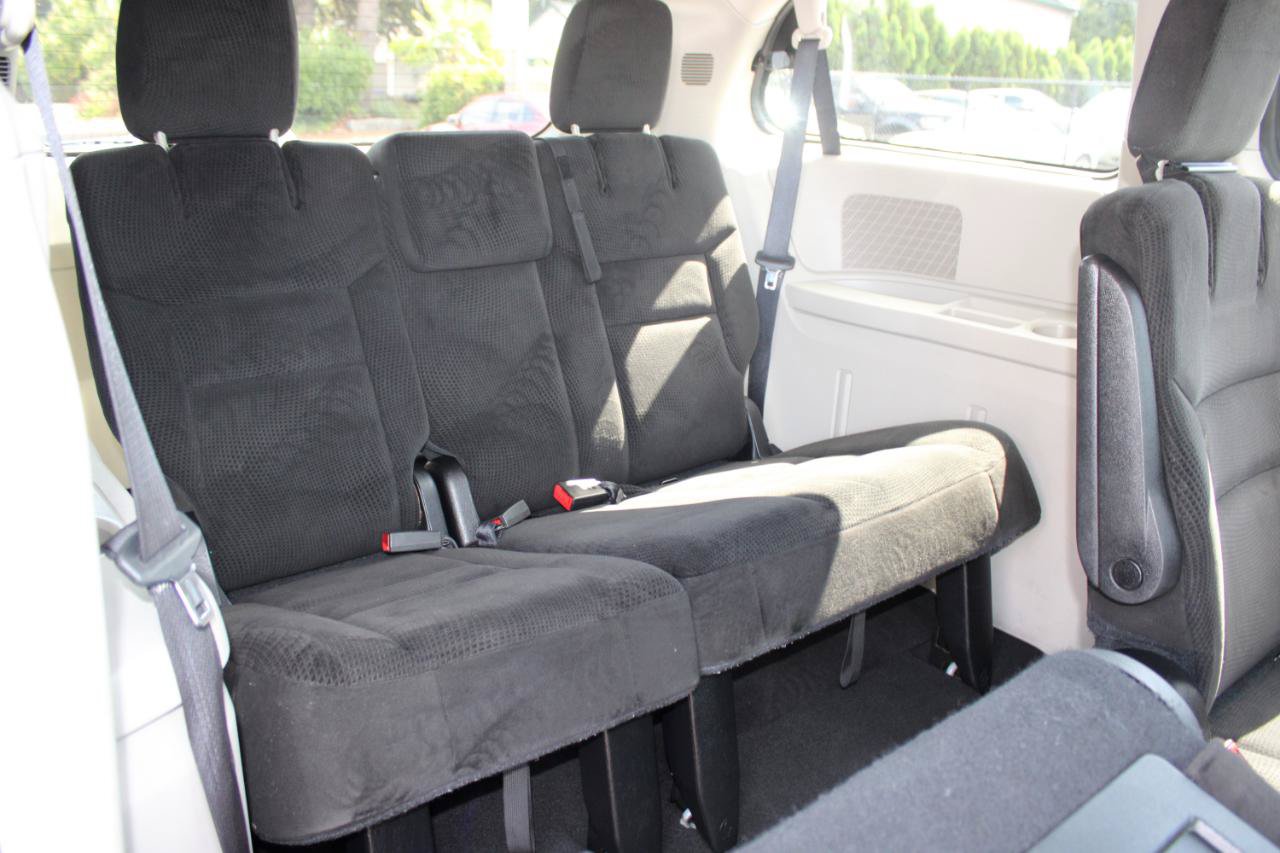 Used 2016 Dodge Grand Caravan SXT FWD image 15