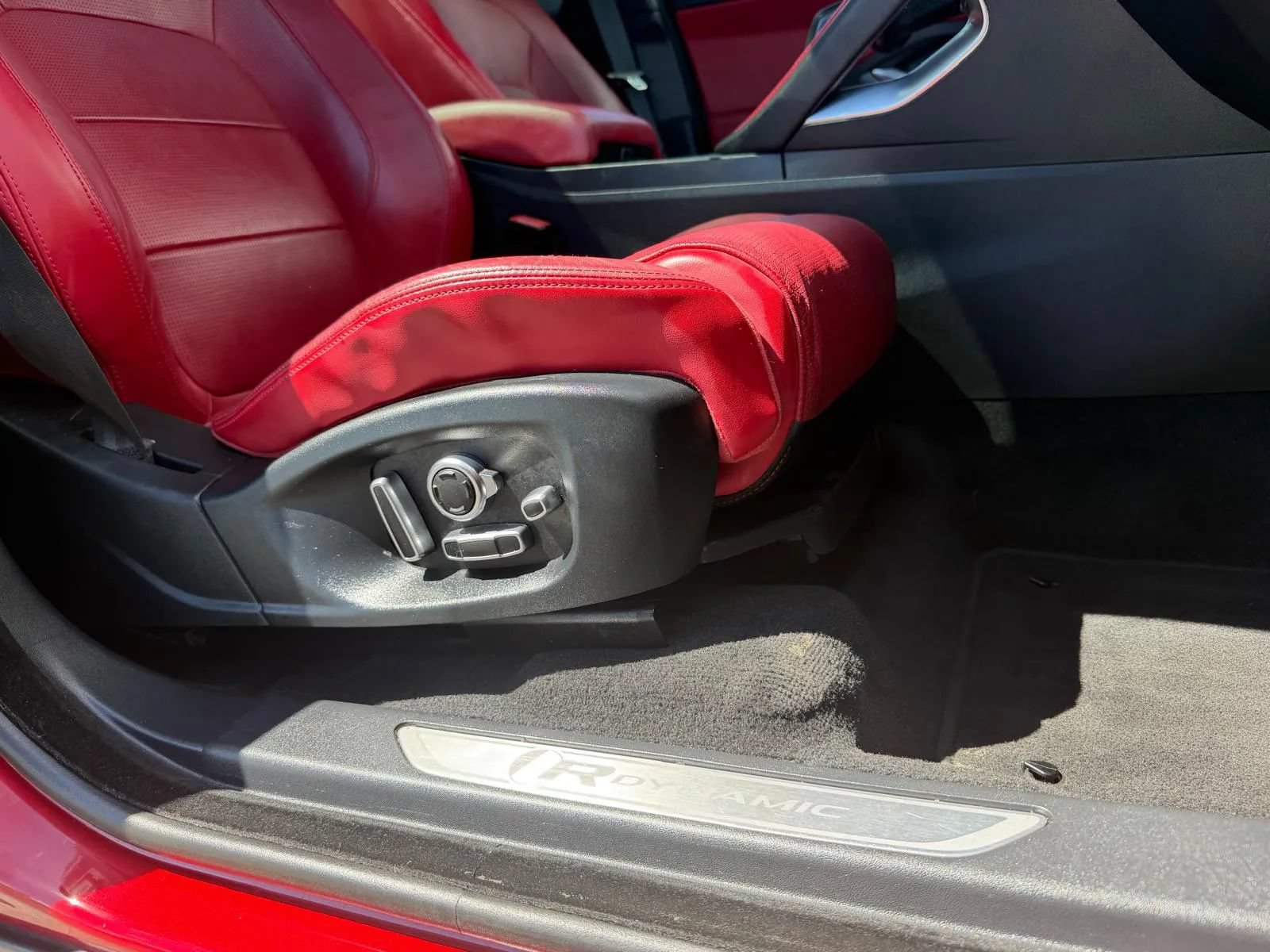 Used 2019 Jaguar E-PACE R-Dynamic HSE AWD/4WD image 35