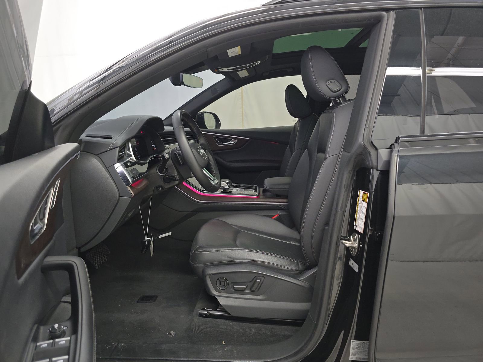 Used 2023 Audi Q8 Premium Plus w/ Premium Plus Package image 3