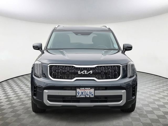 Certified 2024 Kia Telluride EX w/ EX Captain's Chair Package FWD image 3