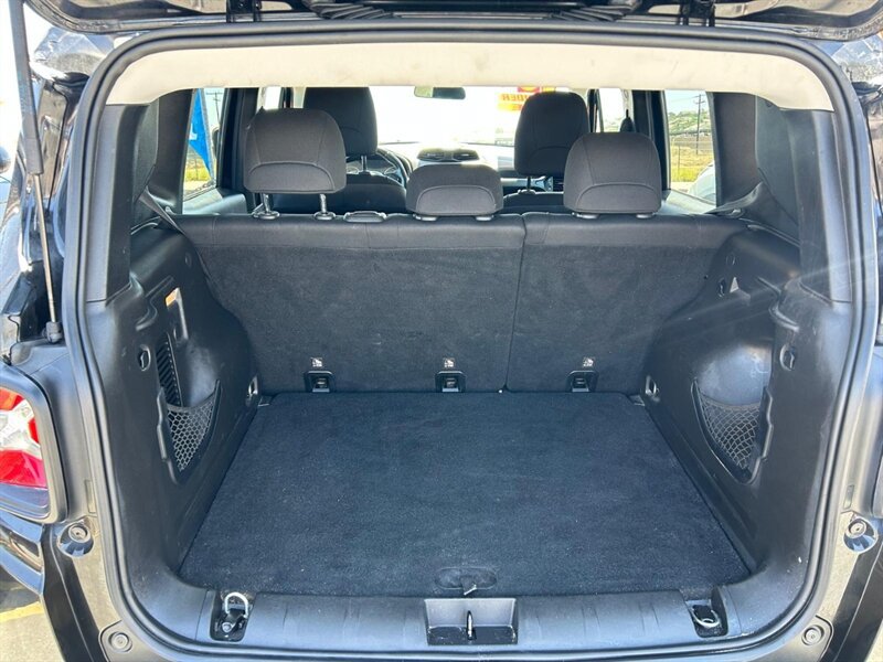 Used 2018 Jeep Renegade Altitude FWD image 11