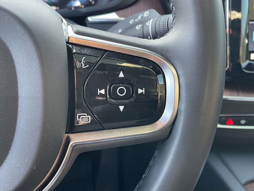 Used 2023 Volvo XC60 B5 Plus w/ Climate Package image 11