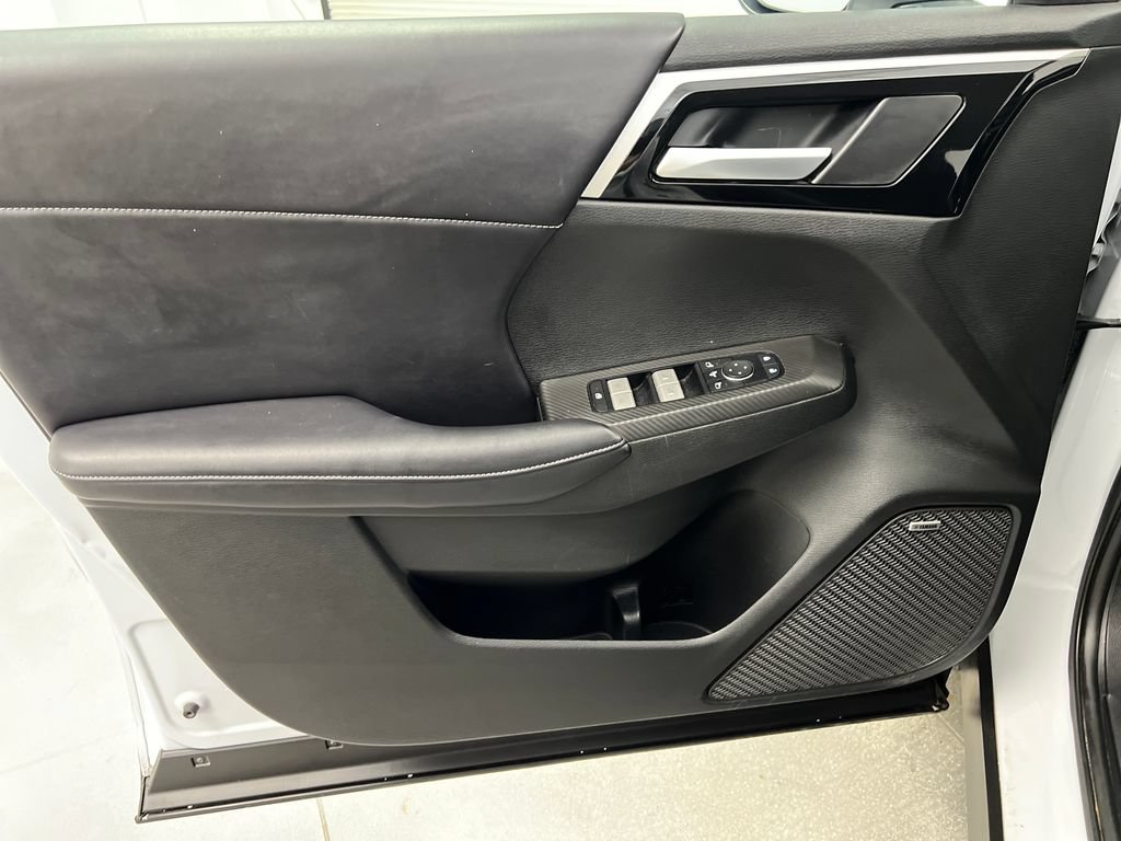 Used 2025 Mitsubishi Outlander SE AWD/4WD image 14