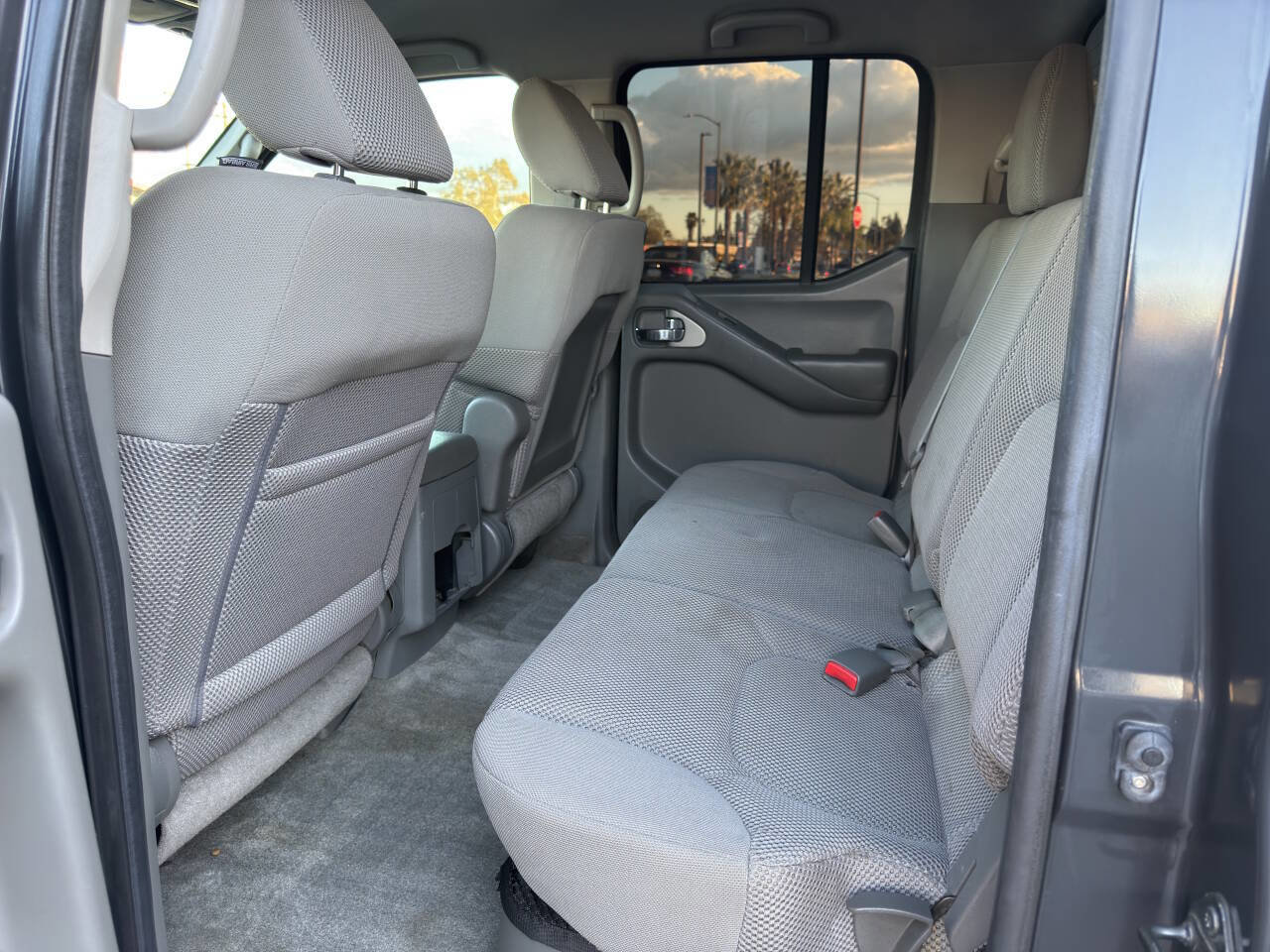 Used 2012 Nissan Frontier SV w/ SV Premium Utility Pkg AWD/4WD image 11