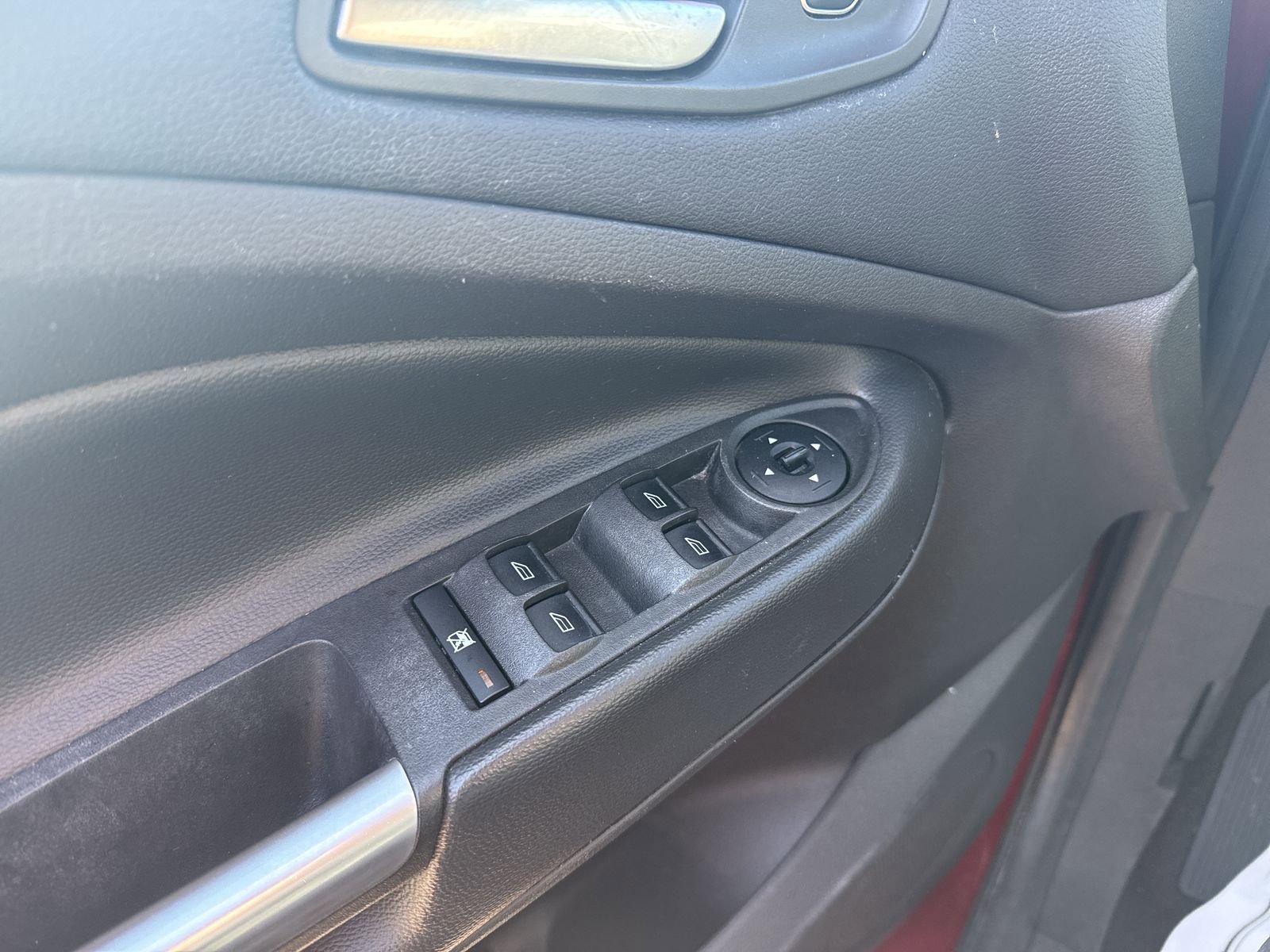 Used 2018 Ford Escape SE image 16