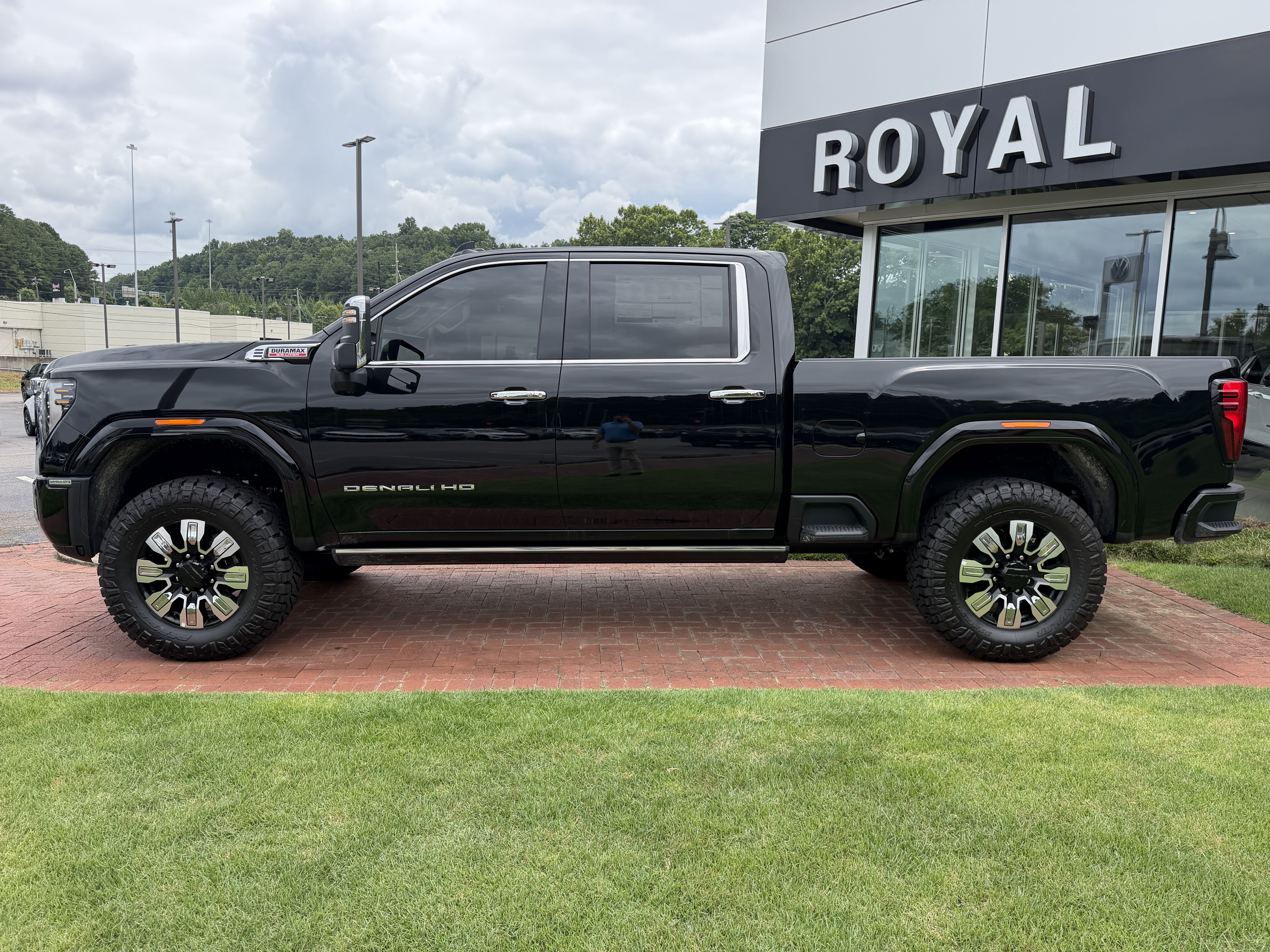 New 2026 GMC Sierra 2500 Denali w/ Denali Reserve Package AWD/4WD image 8