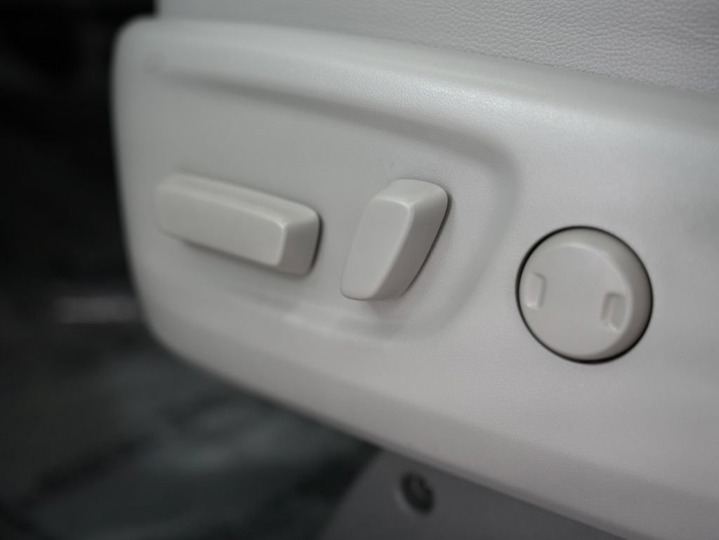 Used 2020 Toyota Sienna XLE w/ XLE Navigation Package FWD image 42