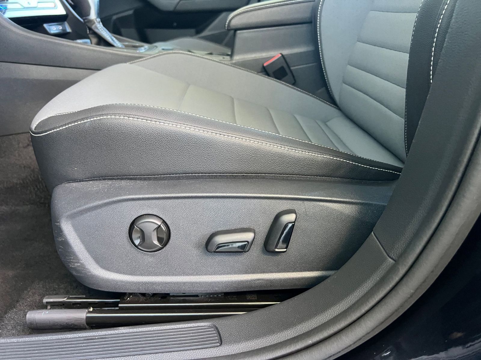 Used 2025 Volkswagen Jetta SE image 23