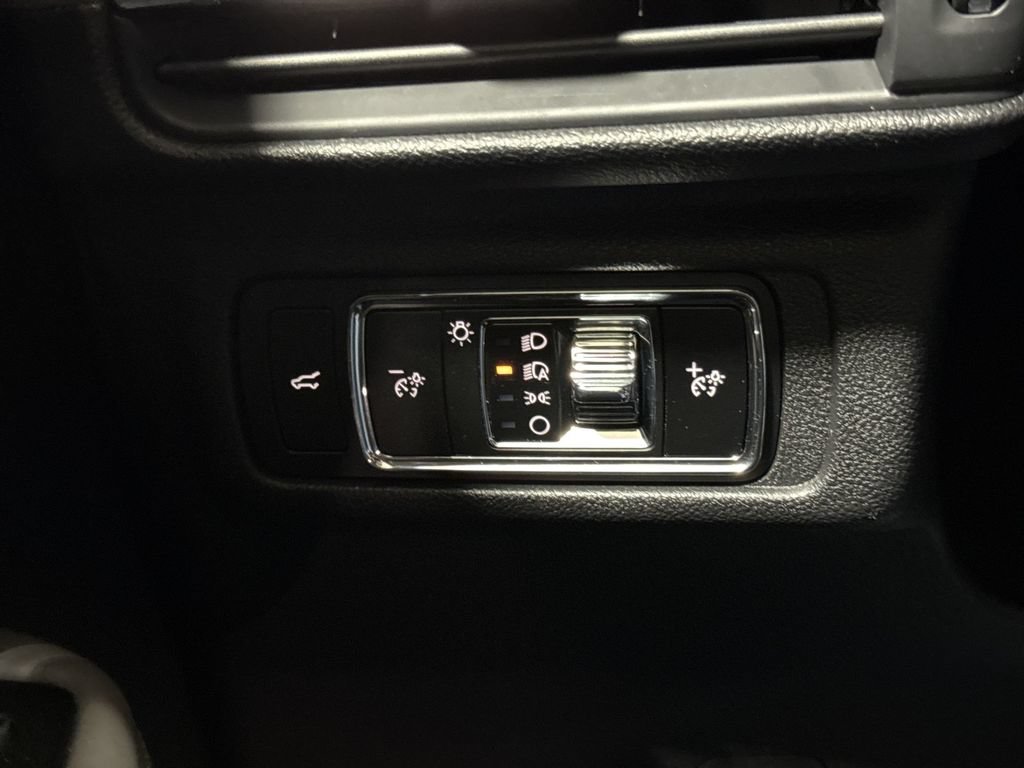 Used 2023 Lincoln Corsair FWD w/ Equipment Group 101A image 19