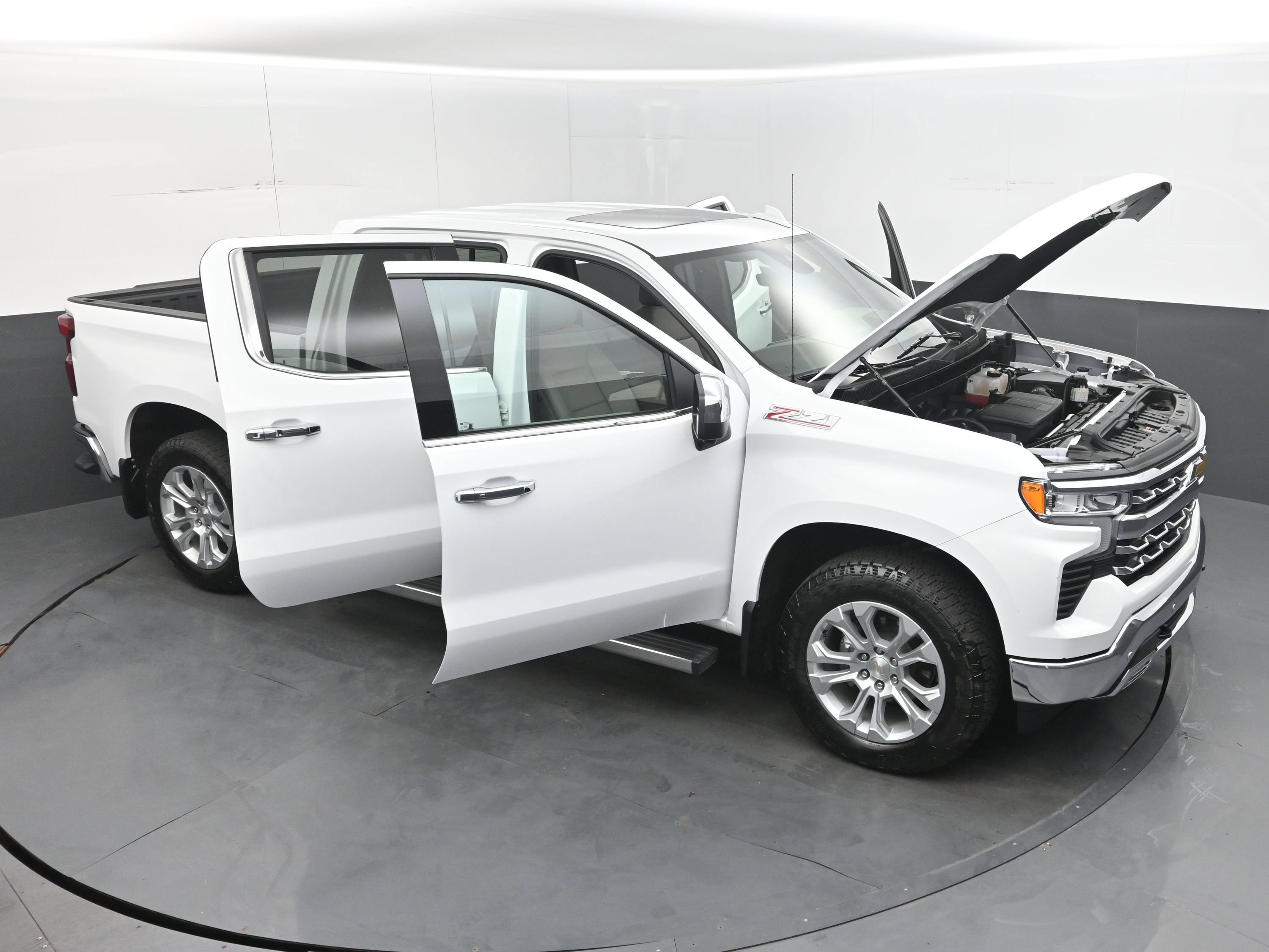 Used 2025 Chevrolet Silverado 1500 LTZ w/ LTZ Premium Package AWD/4WD image 35