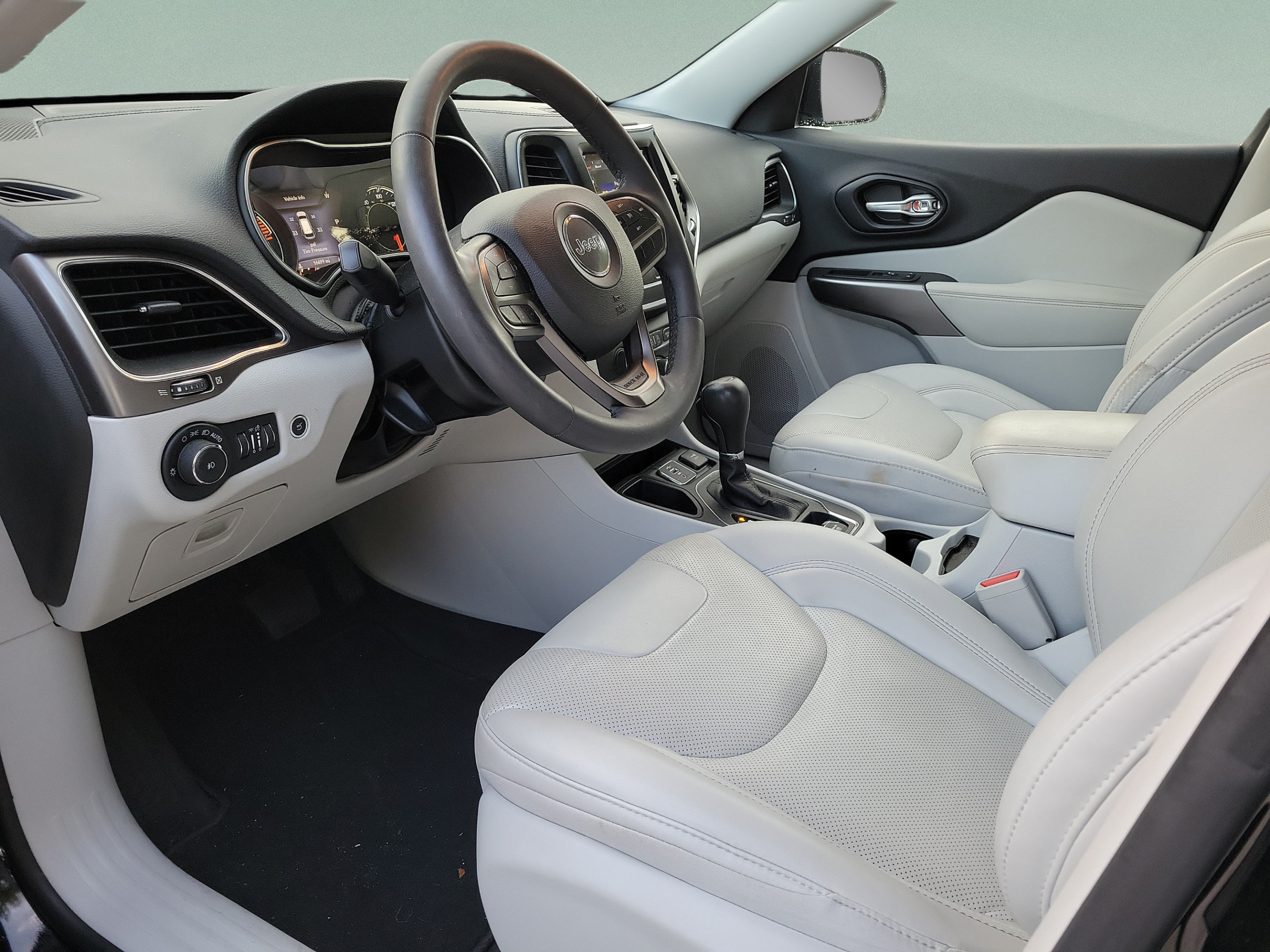 Certified 2022 Jeep Cherokee Latitude Lux w/ Sun & Sound Group FWD image 14