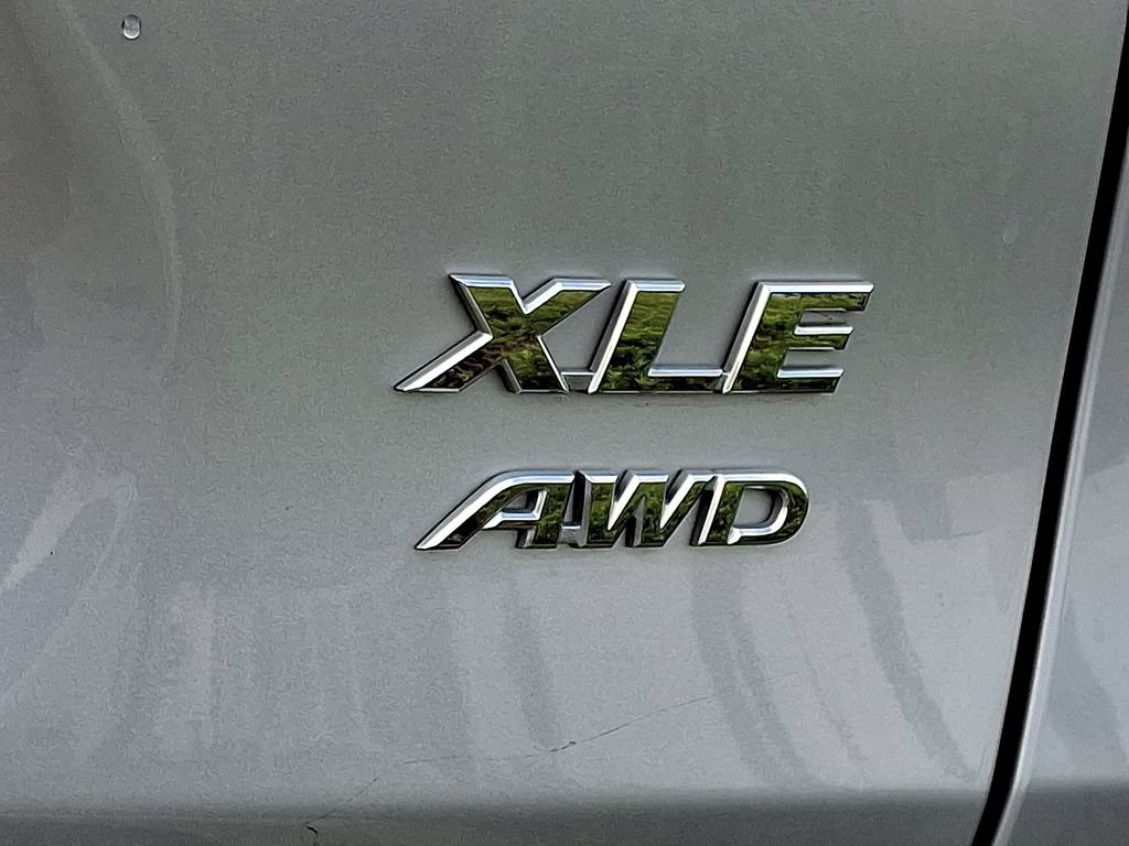 Used 2022 Toyota RAV4 XLE w/ Convenience Package AWD/4WD image 12