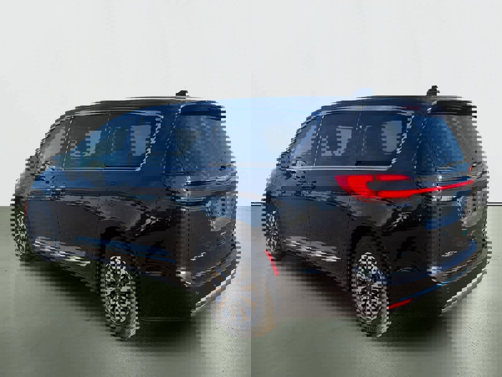 Used 2023 Chrysler Pacifica Limited image 4