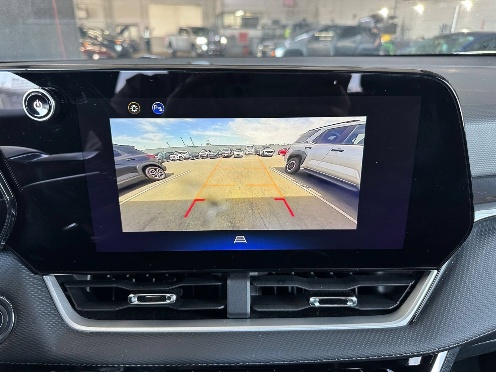 Used 2025 Chevrolet Equinox LT FWD image 23