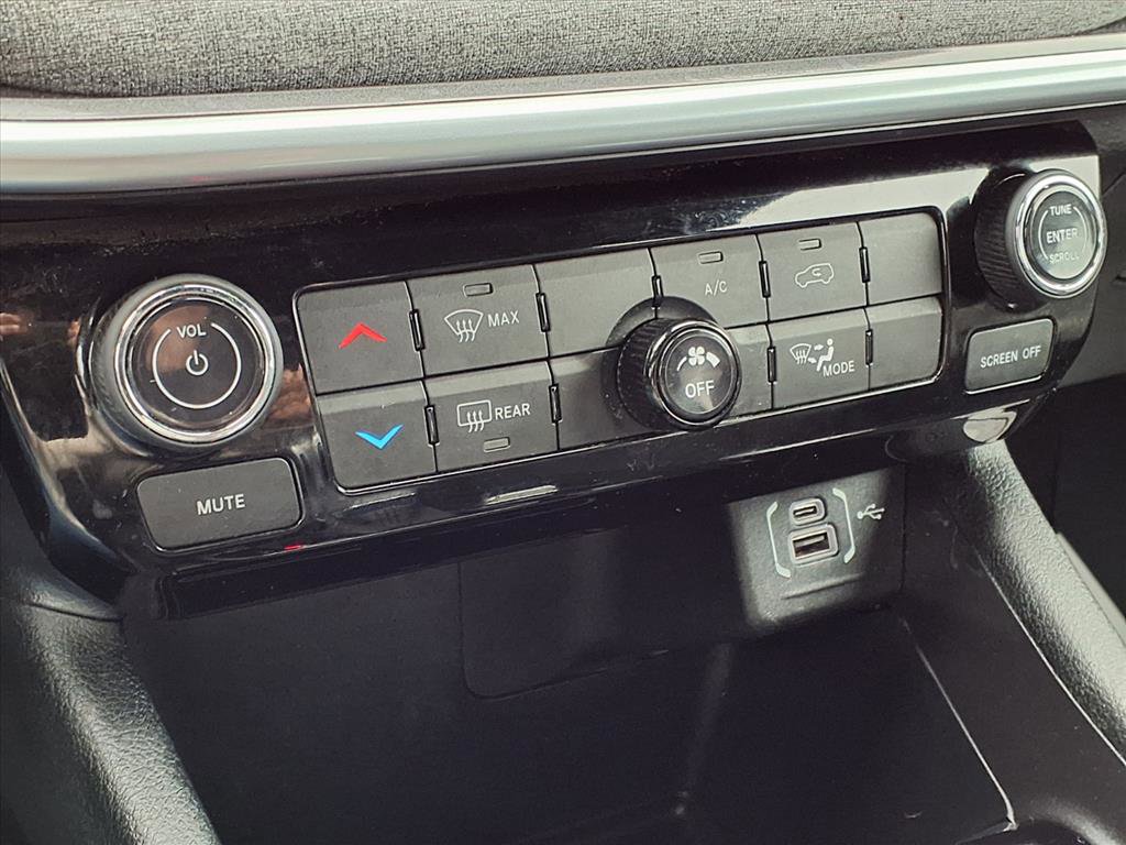 Used 2024 Jeep Compass Latitude image 7