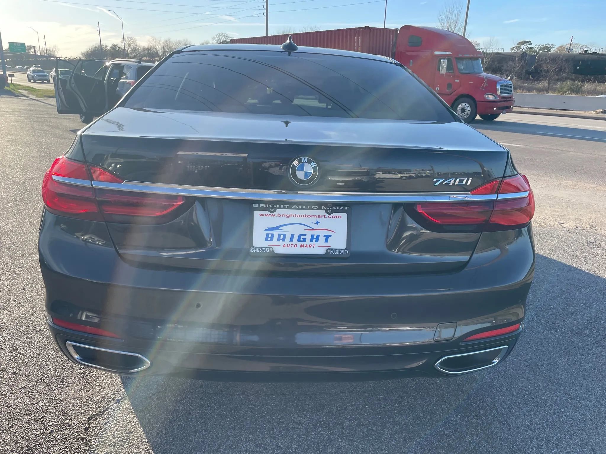 Used 2018 BMW 740i image 3