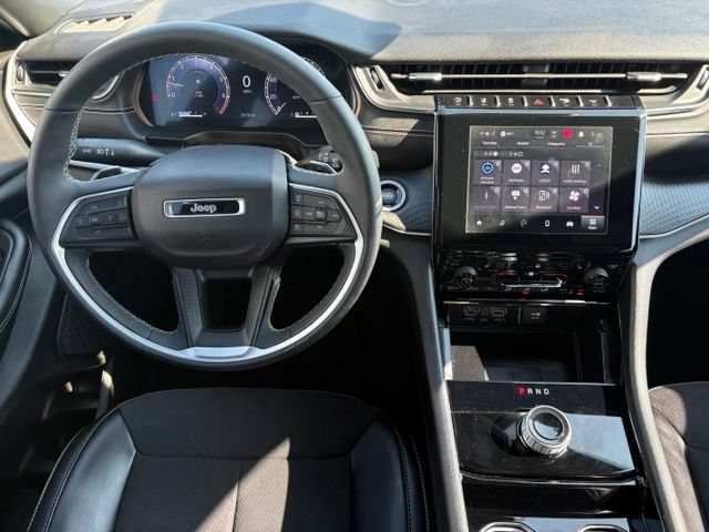 Used 2023 Jeep Grand Cherokee Altitude AWD/4WD image 3
