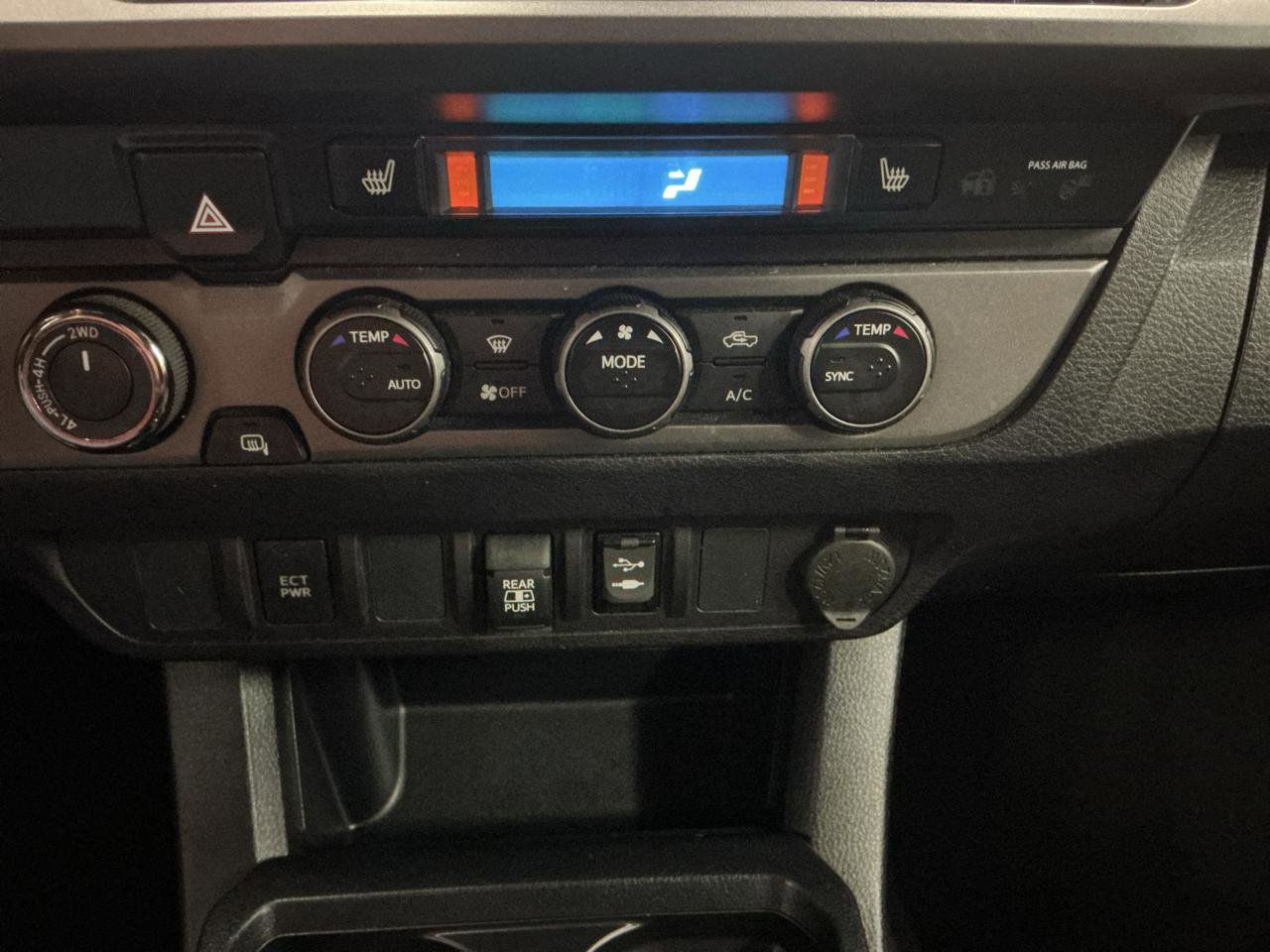 Used 2019 Toyota Tacoma SR5 AWD/4WD image 19
