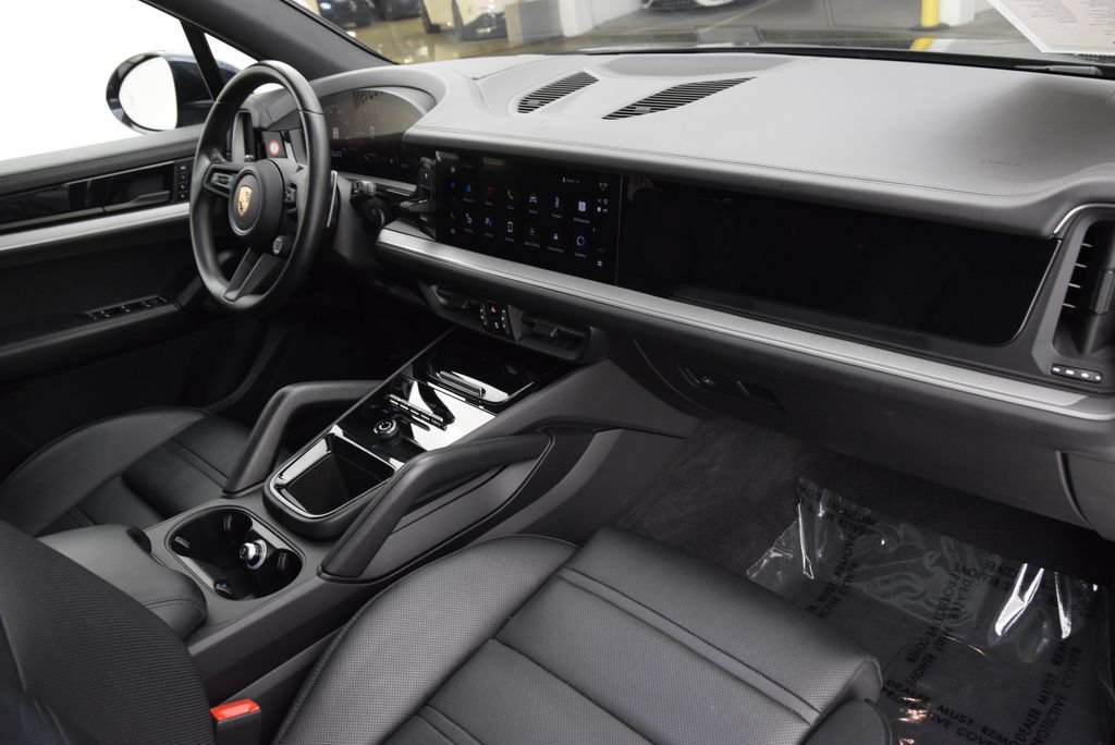 Used 2024 Porsche Cayenne AWD/4WD image 16