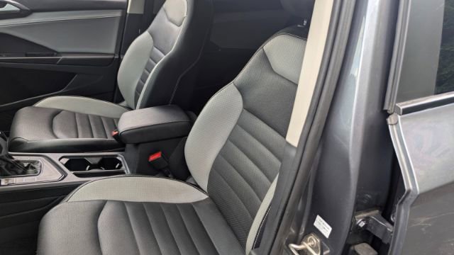 Used 2022 Volkswagen Taos SEL w/ Panoramic Sunroof Package image 16