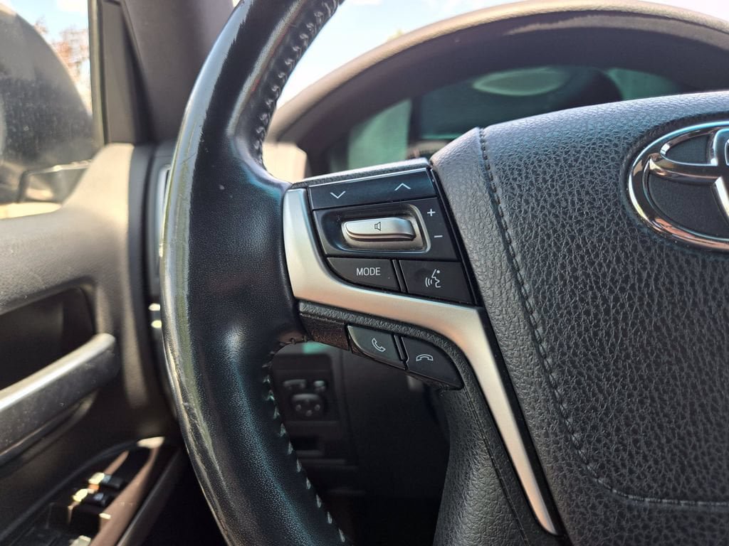 Used 2017 Toyota Land Cruiser w/ Four Season Floor Mat Package AWD/4WD image 18