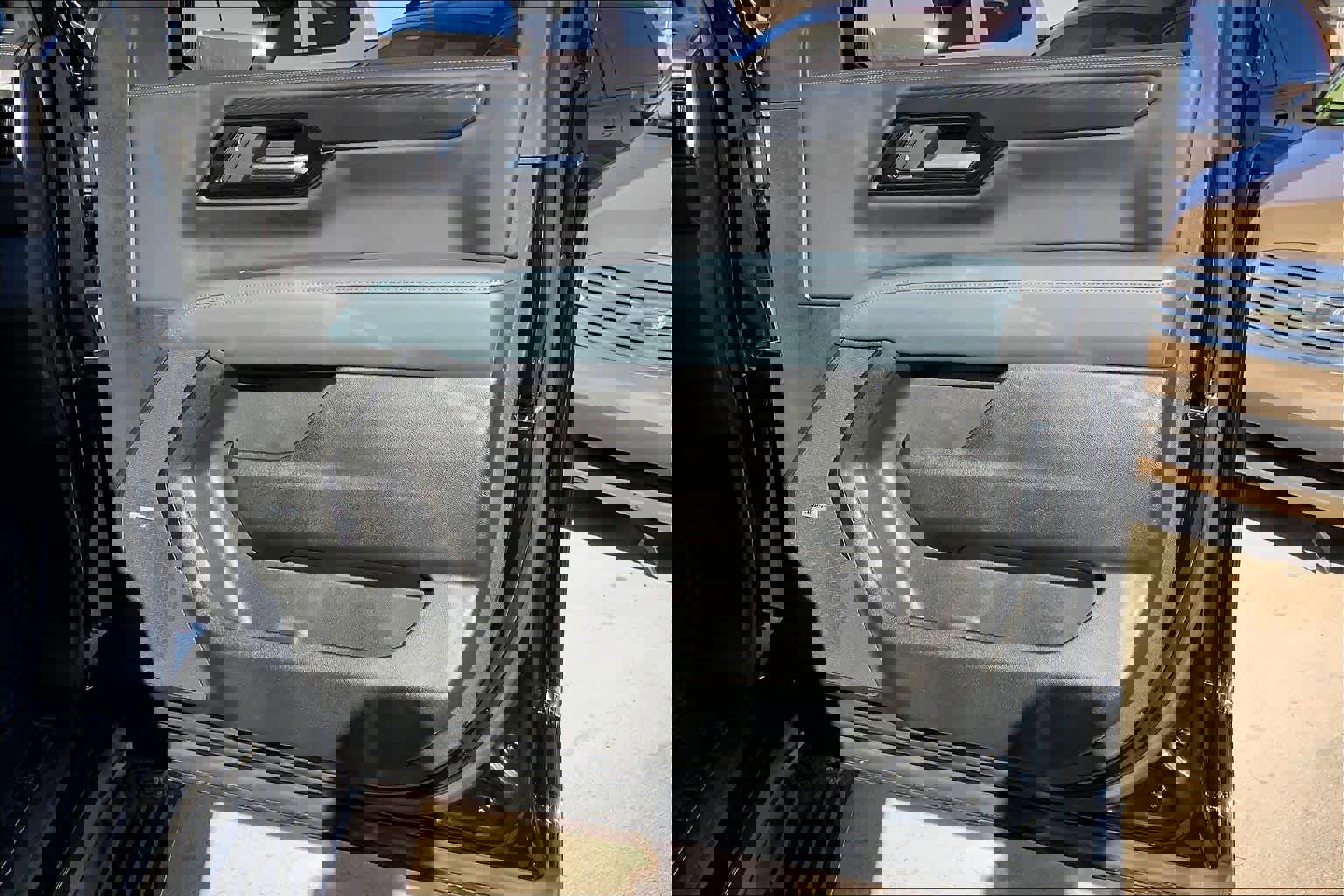 Used 2025 GMC Yukon XL AT4 w/ AT4 Premium Plus Package image 23