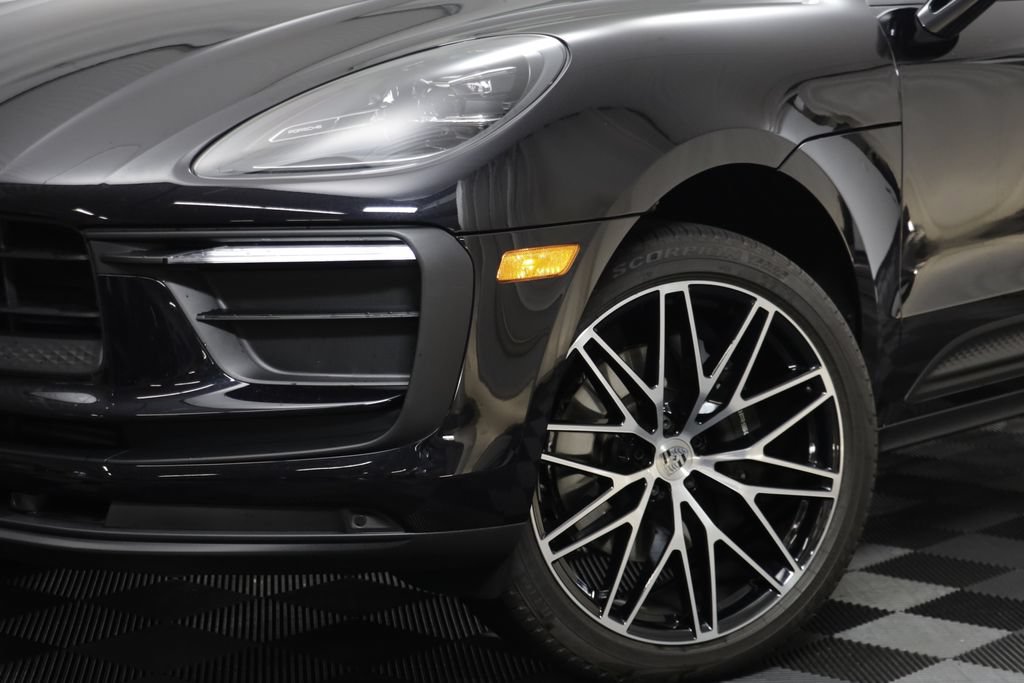 Used 2024 Porsche Macan AWD/4WD image 3